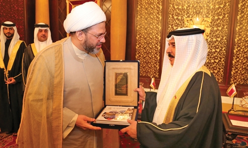 HM King receives Jaffari Endowments Report