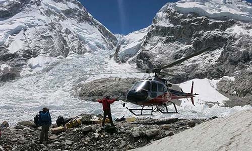 Everest rescuers abandon recovery of Indian climbers' bodies