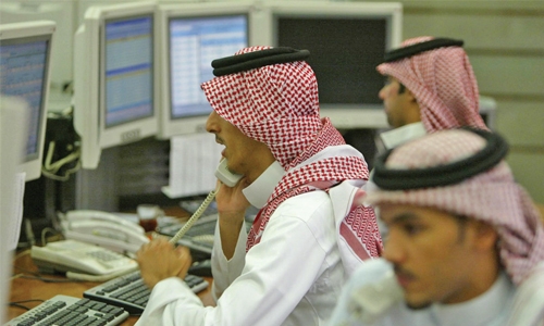 Saudi hires banks  for debut bond sale