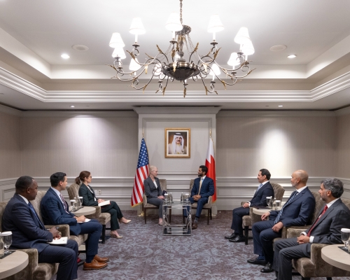 Sheikh Nasser bin Hamad Al Khalifa Meets with US Assistant Secretary of Defense to Strengthen Bilateral Ties