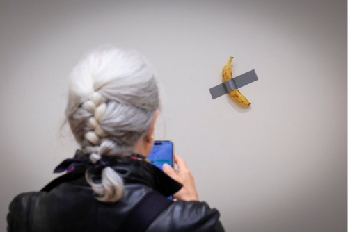 Banana taped to a wall sells for $6.2 million in New York 