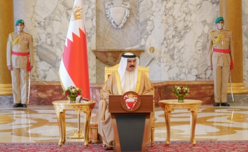 King Hamad receives 13 new Ambassadors’ credentials