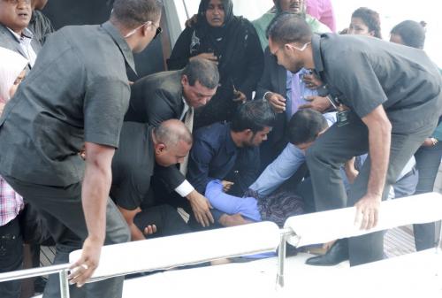 Maldives defence minister sacked after boat blast