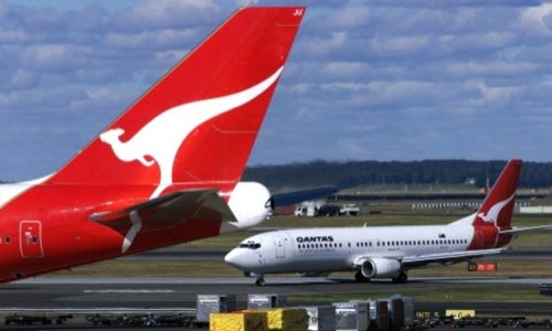 Two Qantas planes turn back to Australia over safety concerns