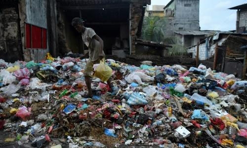 Sri Lanka bans plastic after garbage crisis