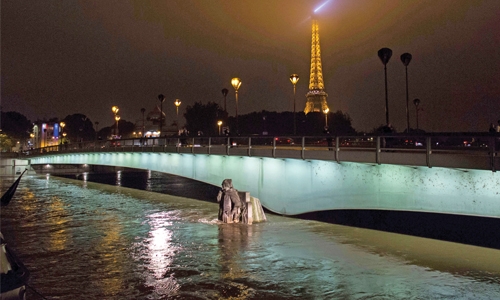 Seine swells higher, keeping Paris on alert
