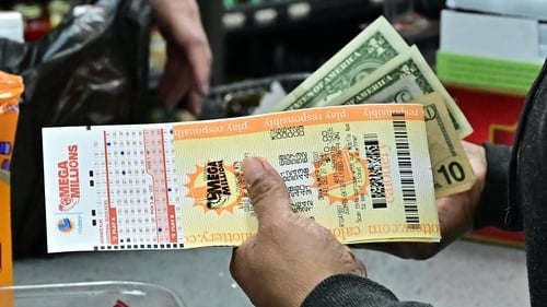 Winning ticket sold for bonanza $1.22 bn US lottery