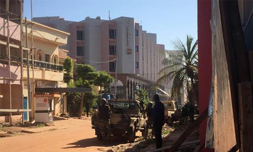 Gunmen 'storm hotel in Mali capital'