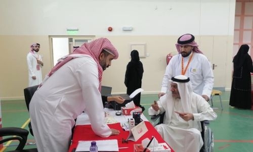 Elderly Bahrainis exercise their constitutional voting right