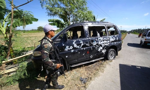 Four troops, 10 rebels dead in Philippine clashes