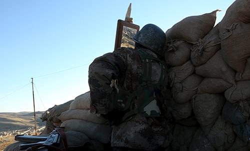 Yazidis burn Muslim homes in Iraq's Sinjar