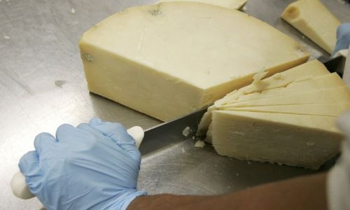 Scammers swipe 22 tons of cheddar in UK cheese ‘heist’