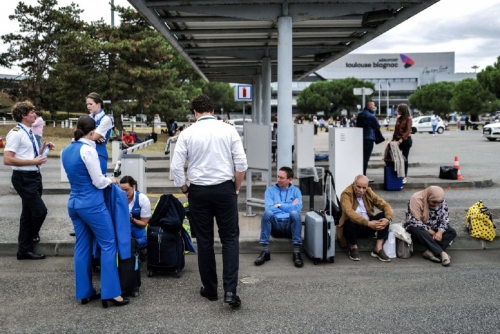 French airports again hit by fake bomb threats