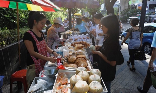 Bangkok to ban street food stalls in clean-up crusade