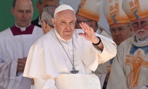 Pope appeals to Hungarians to be 'open' to migrants