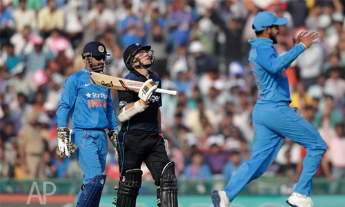 New Zealand post 285 in 3rd ODI against India