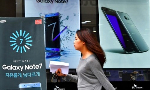 Japan bans Galaxy Note 7 on airplanes over fire risk