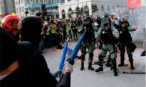 Hong Kong enters recession as protests erupt again 