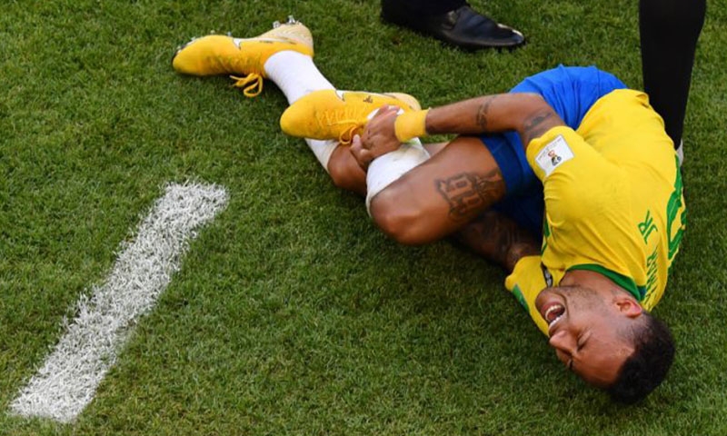 ‘Give him an Oscar already’, says fans fed up with Neymar’s acting  