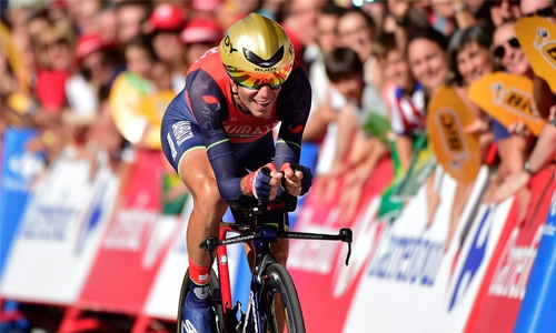 Froome takes Vuelta lead