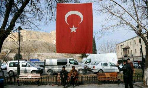 'IS' jihadist blows himself up, injuring four police in southern Turkey