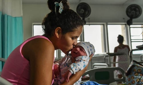 Facing life or death, pregnant Venezuelans flee to Colombia