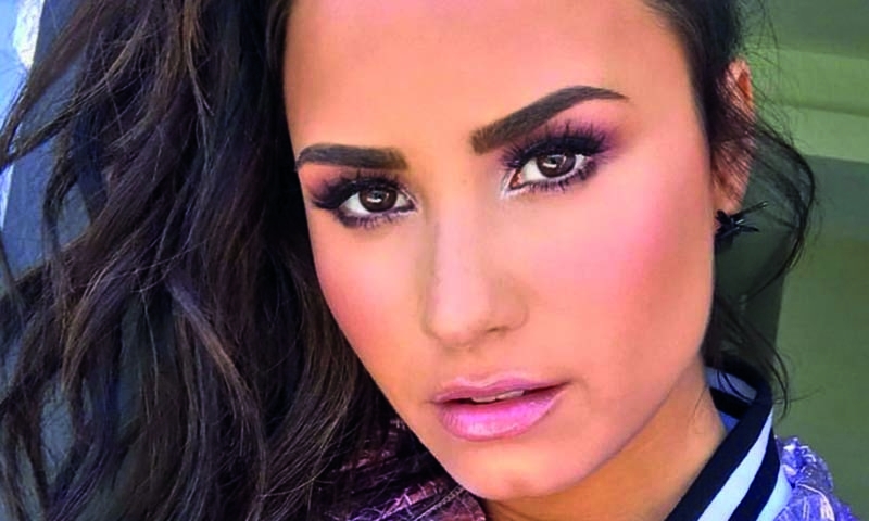 Lovato suffers apparent overdose