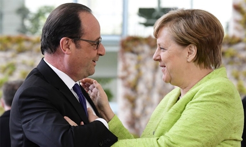 Hollande makes emotional final foreign stop in Berlin