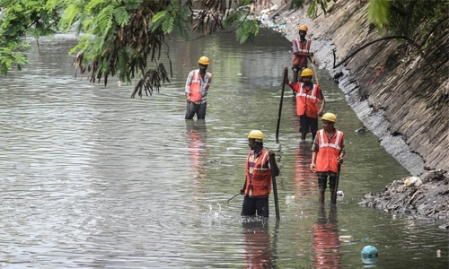 Frantic search for toddler who fell into Mumbai drain