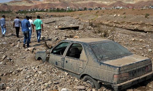 At least 8 killed in Iran flash flooding