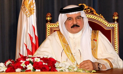 Bahraini families pledge allegiance to leadership