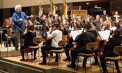 Berlin's three main orchestras stage free concert for refugees