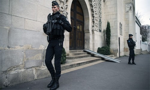 France closes 'radical' mosque after big police raid