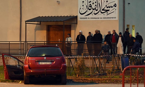 Driver shot as he rams French soldier guarding mosque