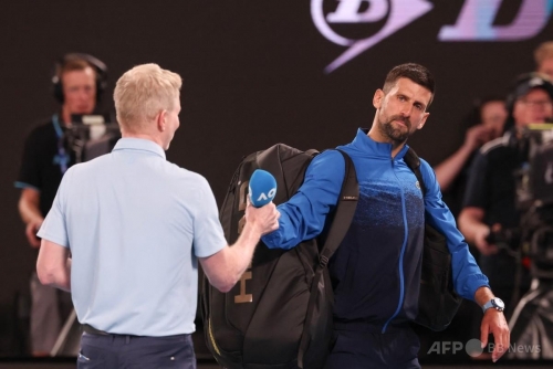 Djokovic embroiled in media spat as Sinner and Swiatek advance in Australian Open amid heat