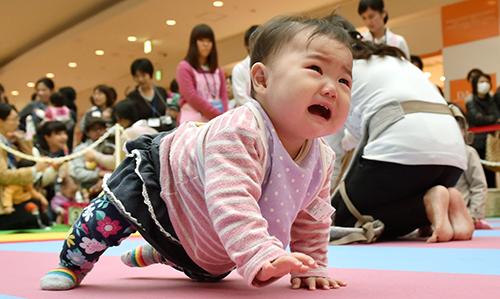 Babies crawl, and bawl, to finish line in Japan race