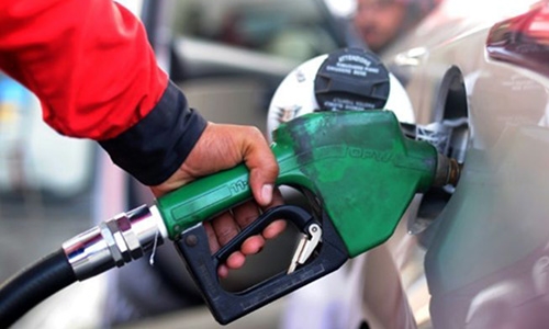 Saudi posts record deficit, cuts fuel subsidies