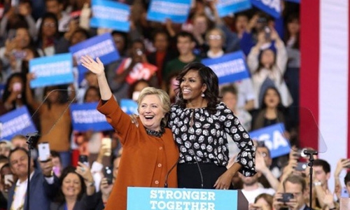 Michelle Obama stumps with Hillary, Pence in plane scare