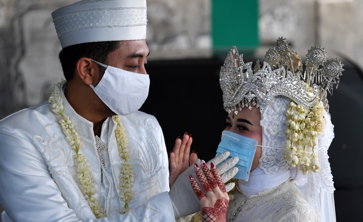 Indonesia orders coronavirus transport curbs ahead of Ramadan exodus