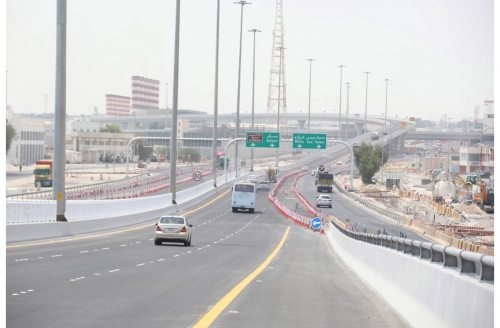 Halt heavy vehicles during peak hours on King Hamad Highway