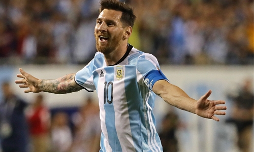 Three goals in 19 minutes Argentina in Q-finals