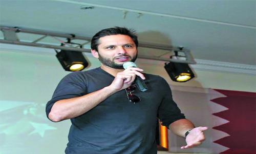 Students go gung ho as Afridi visits Urdu School