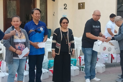 Filipino-American group spreads joy with gift-giving event