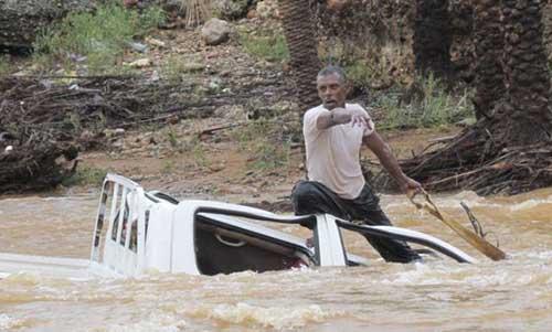 Panic as Yemen's Socotra hit by new cyclone