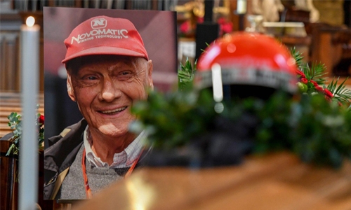 Lauda fans brave Vienna rain for last goodbye to racing legend