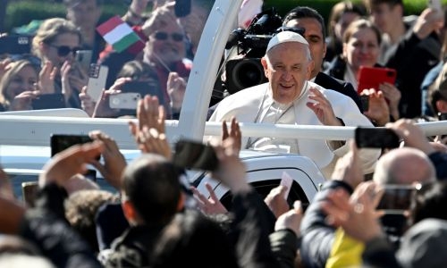 Tens of thousands gather for pope's mass in Hungary