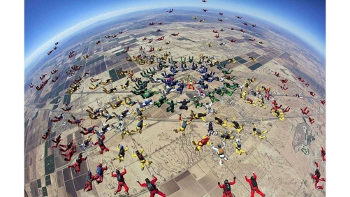 96 Skydivers from 20 Nationalities Set New World Record in 