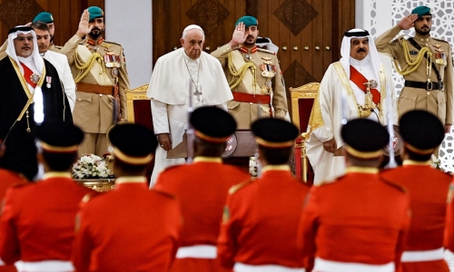 HM King Hamad leads welcome of Pope Francis to Bahrain