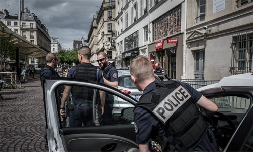 Paris streets are closed off due to bomb alert 