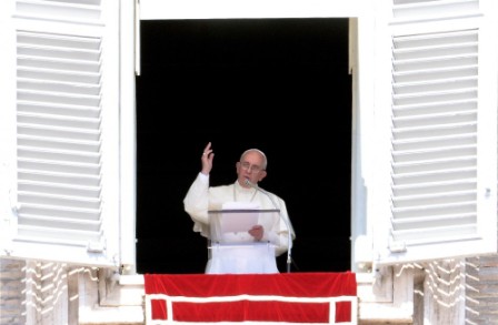 Pope makes it easier for Catholics to annul marriages